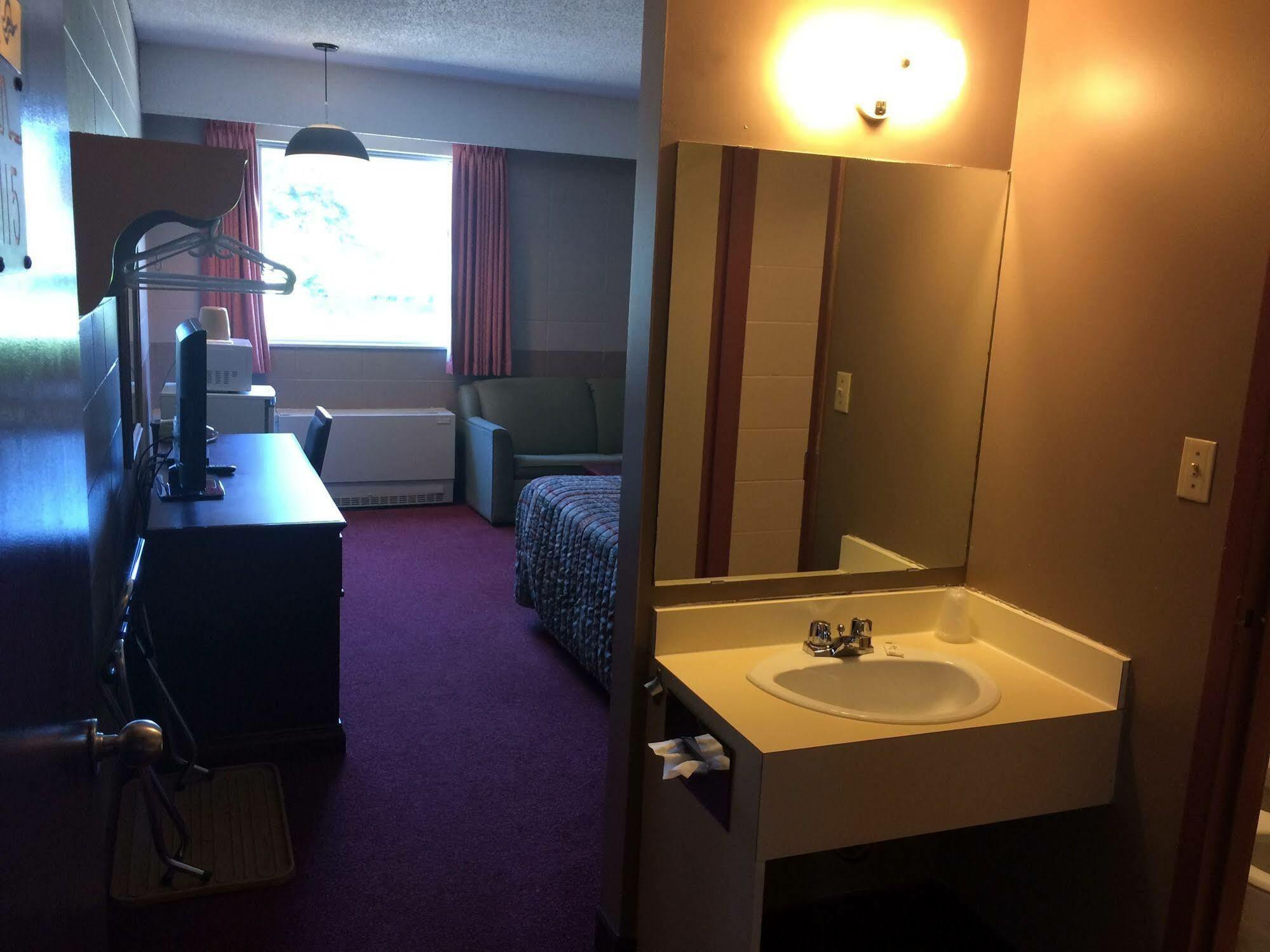 Midtown Motor Inn Bonnyville Εξωτερικό φωτογραφία